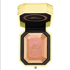 Too Faced Diamond Light Highlighter
RADIANT PRESSED POWDER
0.42 Oz